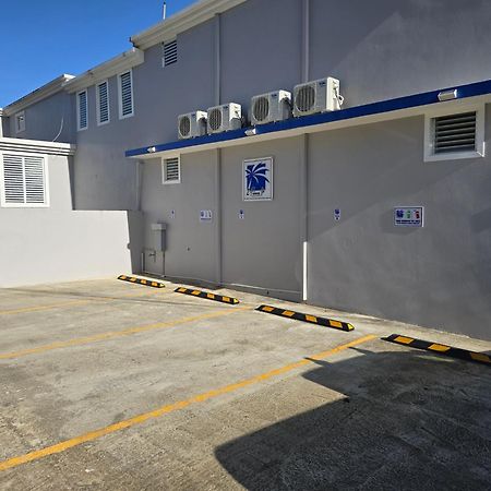 2 Palmas Str Hotel Aguadilla Bagian luar foto