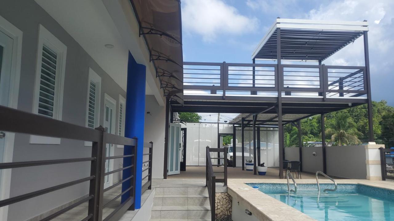 2 Palmas Str Hotel Aguadilla Bagian luar foto