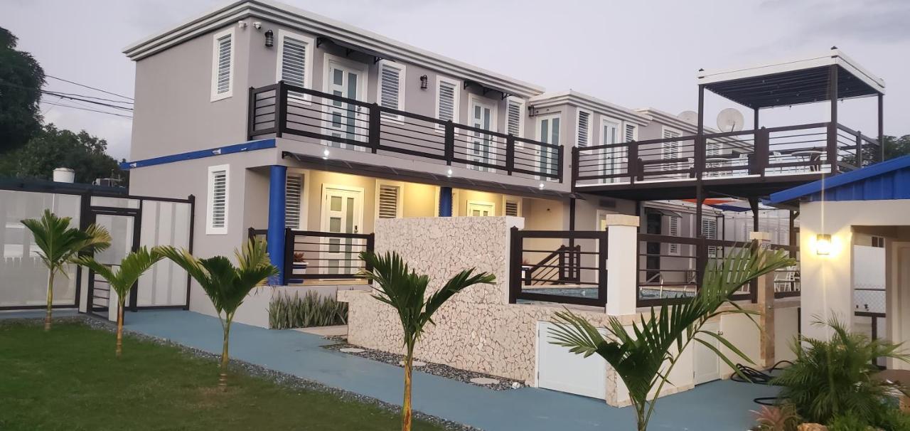 2 Palmas Str Hotel Aguadilla Bagian luar foto