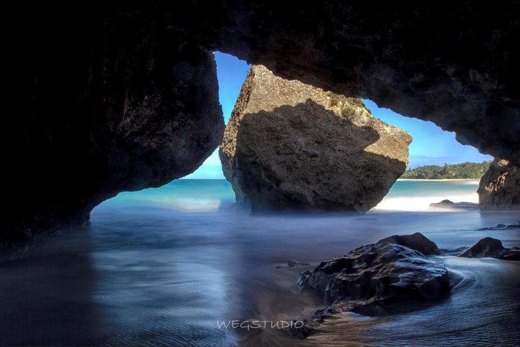 2 Palmas Str Hotel Aguadilla Bagian luar foto