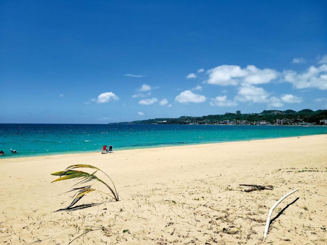 2 Palmas Str Hotel Aguadilla Bagian luar foto